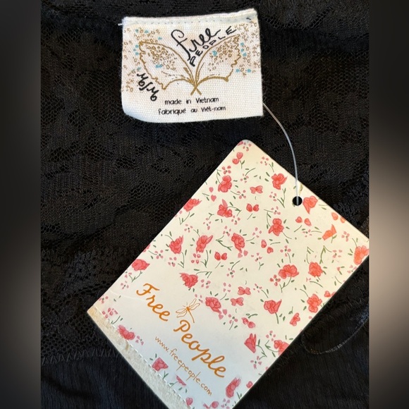 NWT Free People Black Lace Sleeved Top Lace Detail Front/Back/Sleeves Womens M - Picture 4 of 4